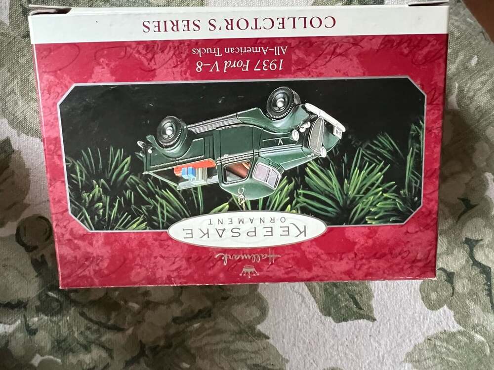 Hallmark Keepsake Ornament 1937 Ford V-8 All-American Trucks Collector's Series